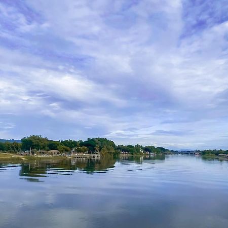 Tara Raft Hotell Kanchanaburi by Eksteriør bilde